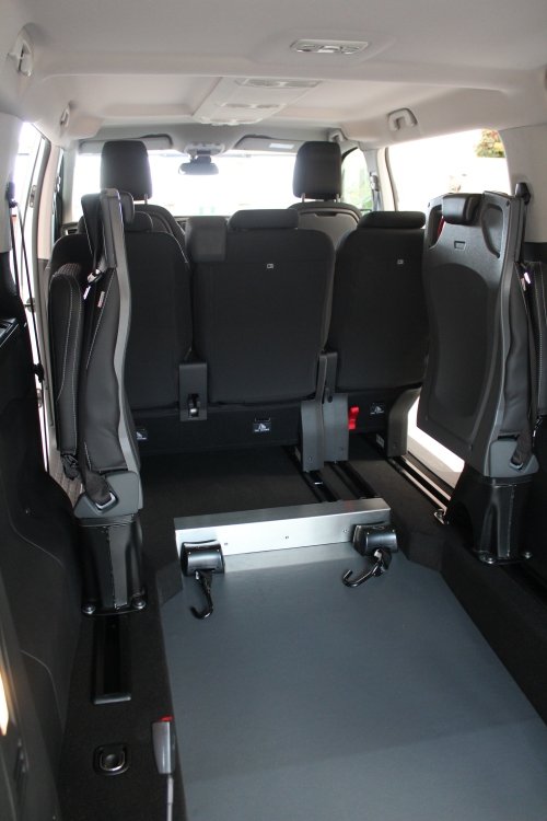 Toyota_E-Proace_Verso_passo_lungo_allesttimento_Olmedo_trasporto_carrozzina_veicolo_elettrico_25