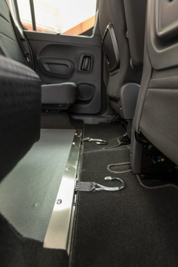 Opel Combo Life allestito per trasporto disabili in carrozzina disponibile in pronta consegna interni opel combo disabili 1