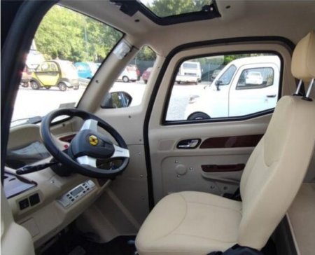 Scooter elettrico cabinato con guida a volante per anziani e disabili scooter cabinatodisabili interni 1