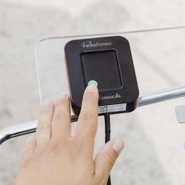 2Touch di Rehatronic: dispositivo touchpad per guidare la carrozzina con un dito rehatronic 2touch 07 1