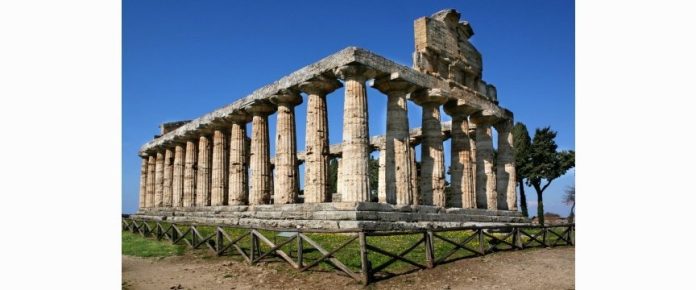 veduta del tempio di nettuno a paestum