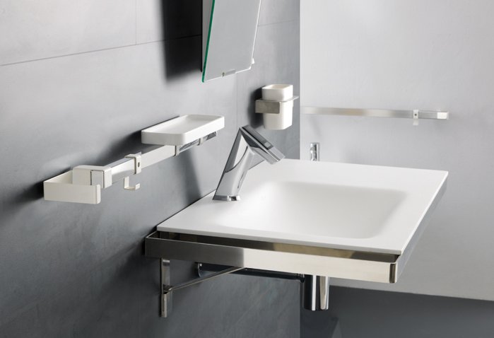 lavandino con maniglia bagno accessoriata con porta sapone