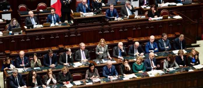 i banchi della presidenza della camera con, al centro, la presidente giorgie meloni durante il question time