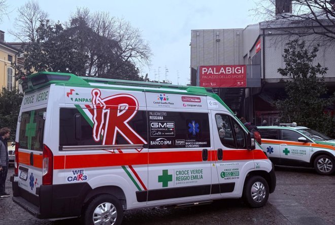 ambulanza donata alla croce verde reggio emilia dalla ditta gme montascale