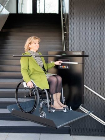 GTLE di Mobility Care: servoscala disabili per tutti i tipi di scale con piattaforma di diverse dimensioni, acquistabile con detrazione fiscale montascala pedana disabili carrozzina 1