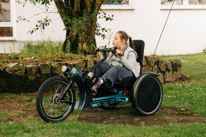 Triciclo reclinato regolabile per bambini e adolescenti con disabilità bici bambina sindrome di Down