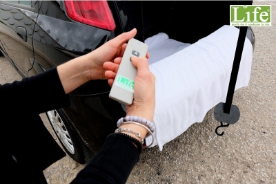 Sollevatore universale per caricare carrozzine e scooter nel bagagliaio della macchina telecomando sollevatore babagliaio 1