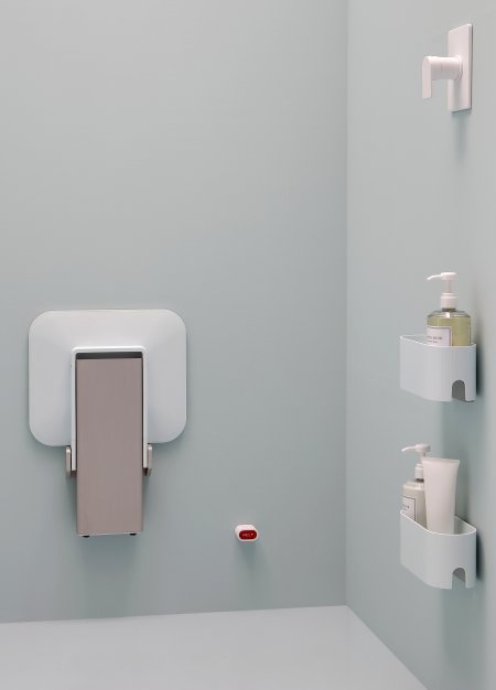 seggiolino doccia ribaltabile con gambe