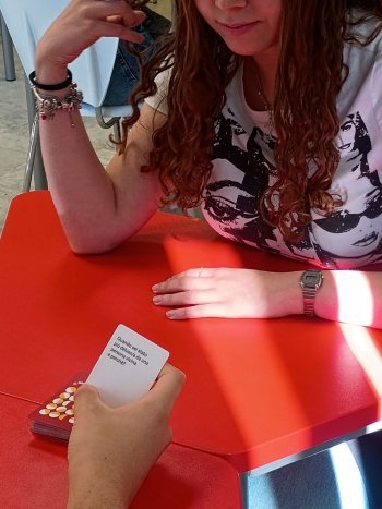 Studenti e studentesse con e senza disabilità inventano un gioco di carte per favorire l’inclusione CBM Italia foto progetto PAL