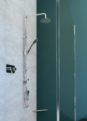 Bagno sicuro. Come attrezzare la doccia per evitare cadute e scivolamenti in persone anziane o disabili asta doccia disabili maniglia