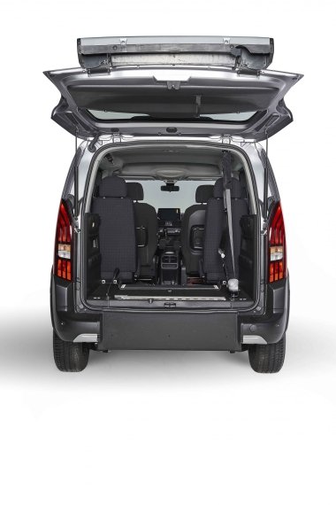 Fiat Doblò per trasporto di passeggeri disabili in carrozzina con allestimento a pianale ribassato rampa doblo disabili