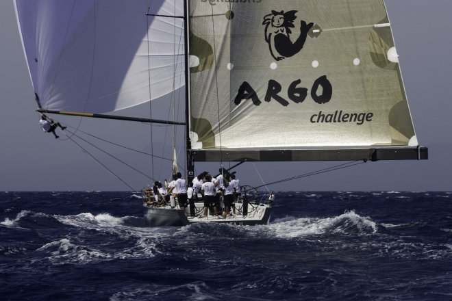velisti in mare a bordo della barca a vela argo