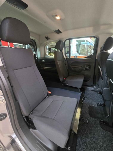 interni del Citroen Berlingo  con allestimento per trasporto disabili in carrozzina