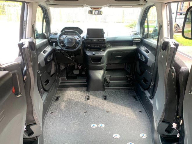 allestimenti su Rifter per guida in carrozzina