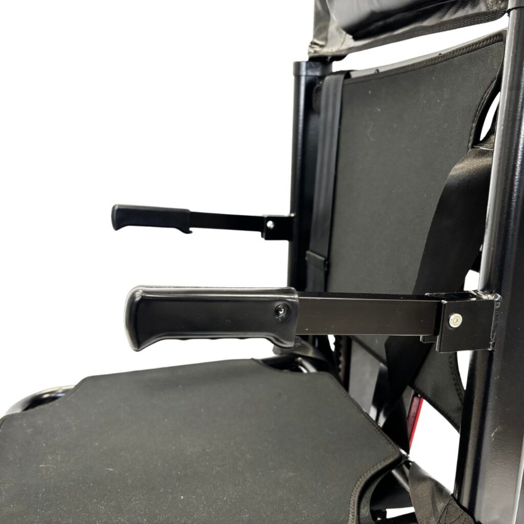 Montascale a cingoli elettrico senza installazione: un ausilio mobile per salire le scale 7